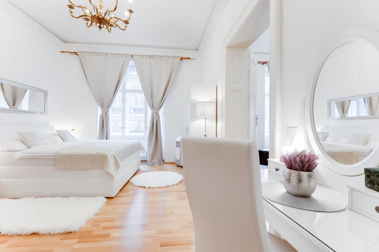 Wenceslas Square Royal Apartment براغ المظهر الخارجي الصورة