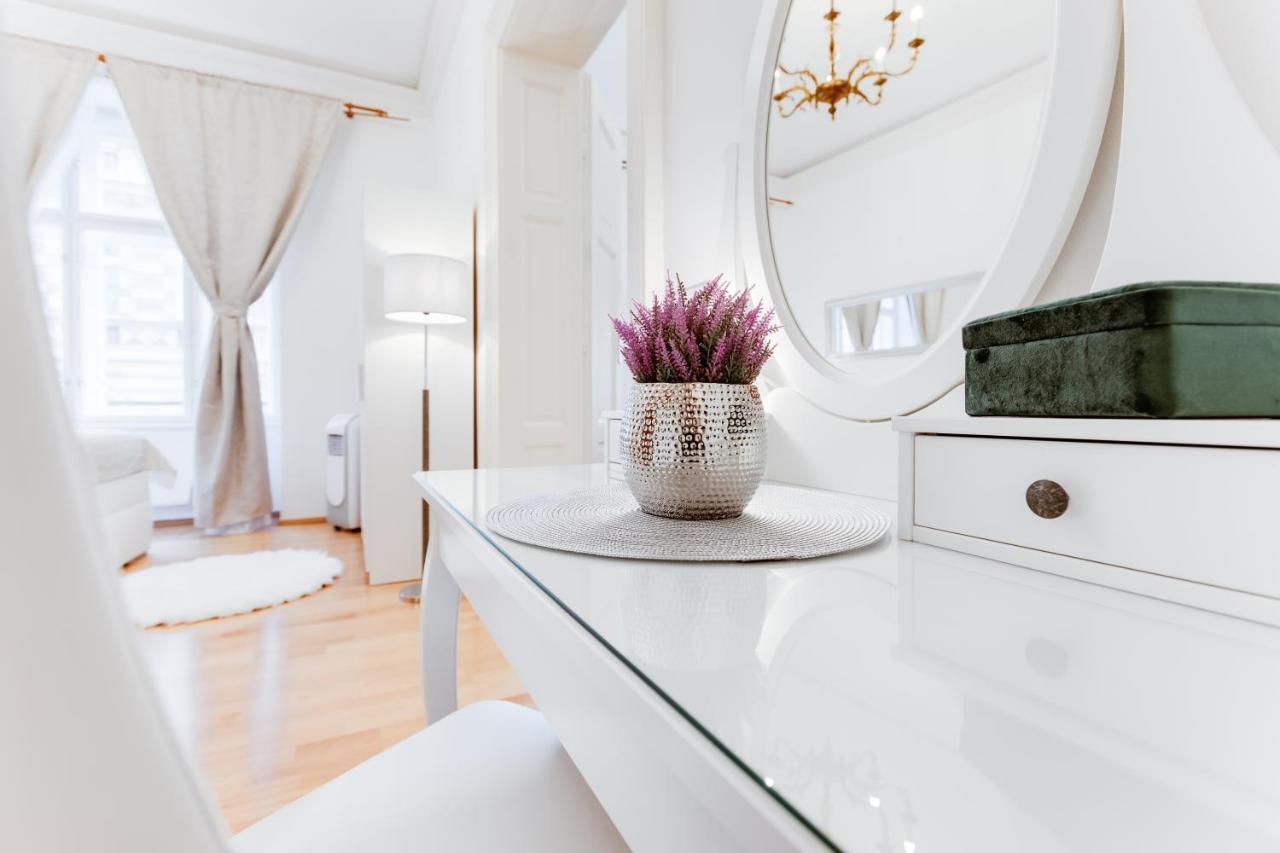 Wenceslas Square Royal Apartment براغ المظهر الخارجي الصورة