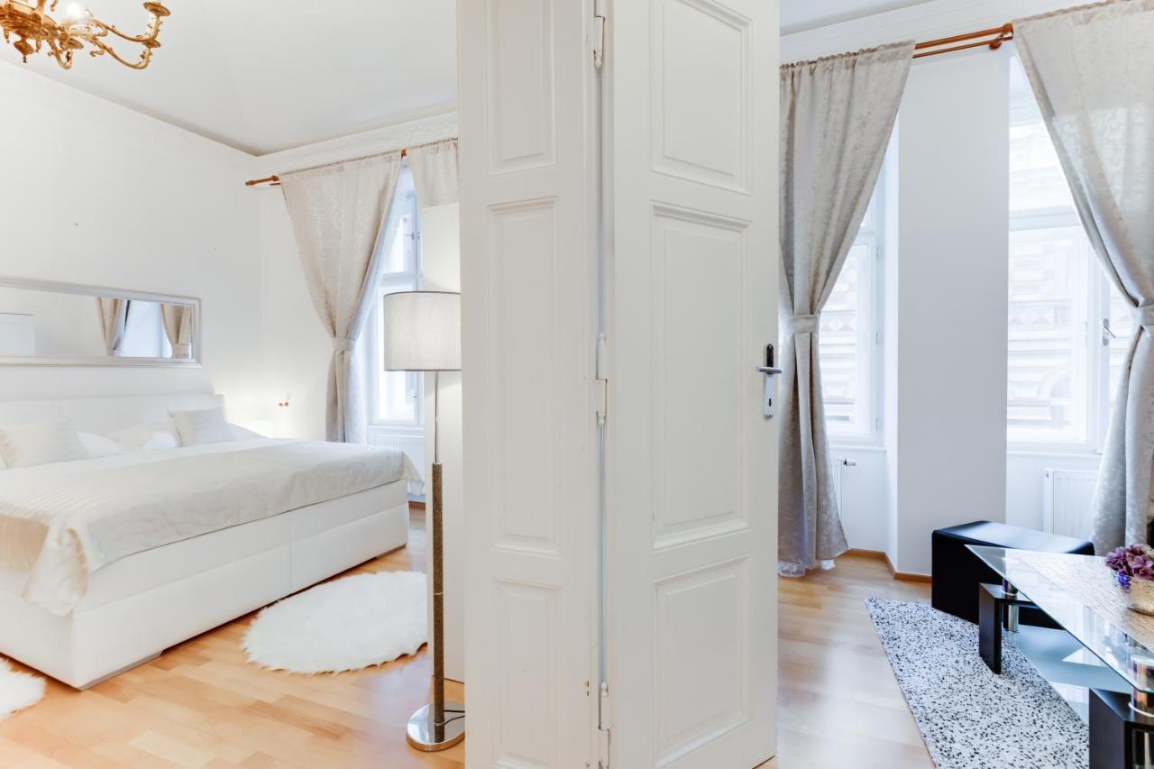 Wenceslas Square Royal Apartment براغ المظهر الخارجي الصورة