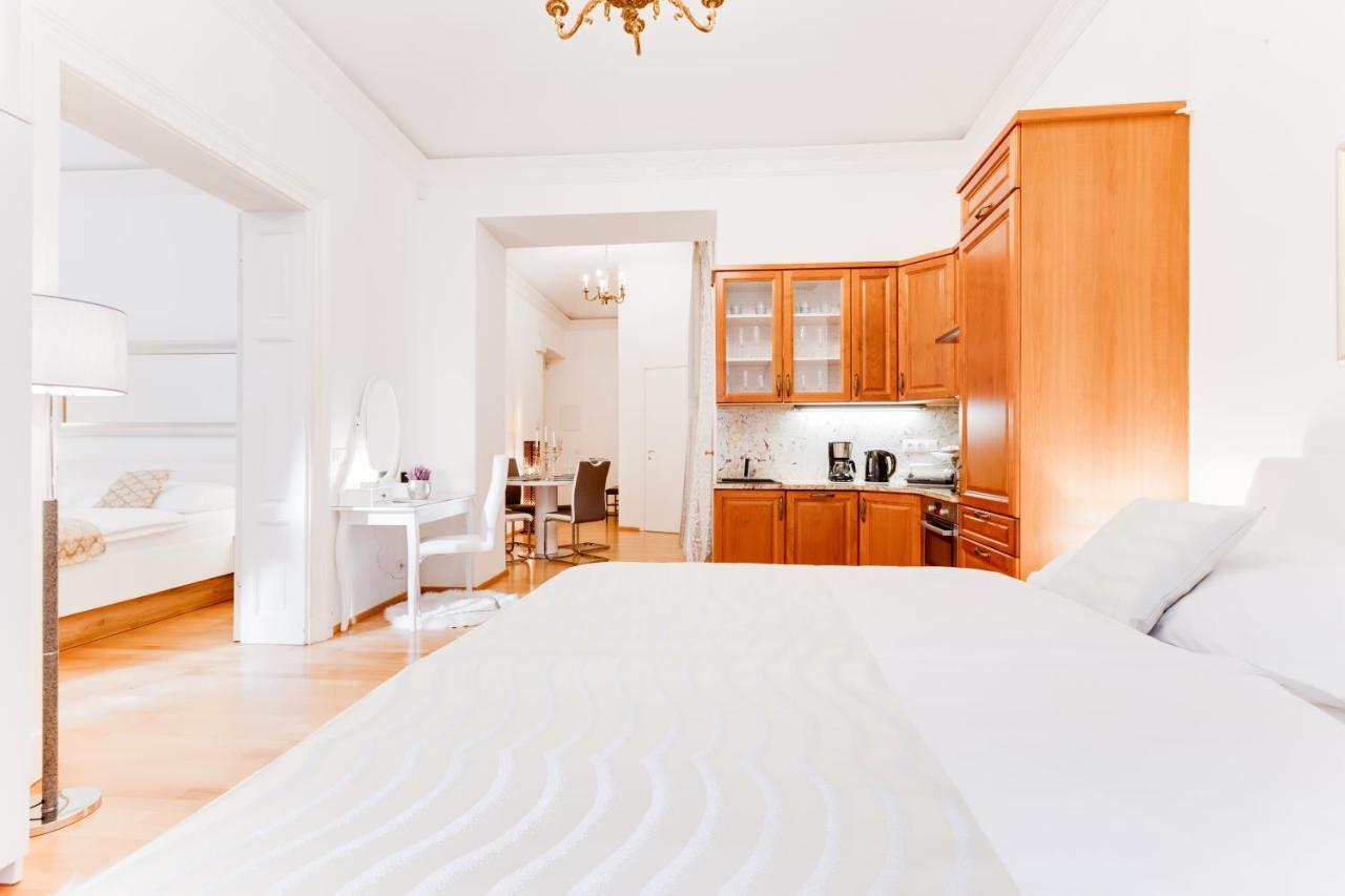 Wenceslas Square Royal Apartment براغ المظهر الخارجي الصورة